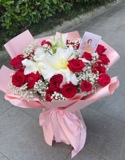 銅仁花店送媳婦玫瑰百合混搭花束