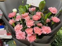 為北京順義區(qū)領(lǐng)導(dǎo)獻上母親節(jié)康乃馨花束