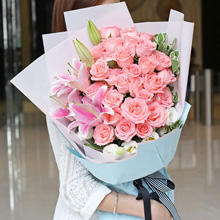 甜蜜物語-29枝戴安娜玫瑰+香水百合，搭配白色桔梗、葉上花