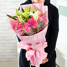 稱心如意-11枝粉色康乃馨，2枝白香水百合送老師父母長輩鮮花