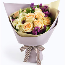 愛如潮水-9枝香檳玫瑰，搭配桔梗時尚花束