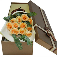 溫馨祝福-11枝香檳玫瑰搭配尤加利