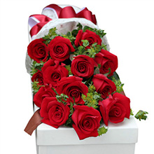 愛情誓言-19枝紅玫瑰，搭配葉上金/梔子葉