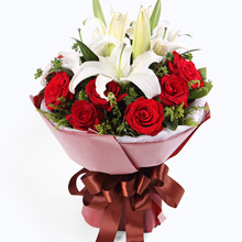 緣定三生 - 11枝紅玫瑰搭配香水百合