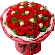 為你心動(dòng)-33朵紅玫瑰+11顆巧克力，搭配蓬萊松