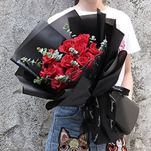 熱戀你-11枝紅玫瑰搭配尤加利葉