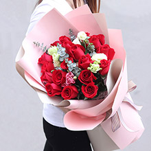 擁抱幸福-19枝紅玫瑰、搭配洋桔梗、適量尤加利