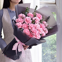 歲月靜好-19朵粉色康乃馨，搭配情人草、尤加利