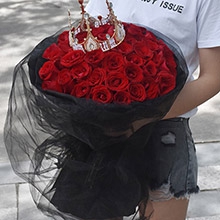 女王駕到-33枝精品紅玫瑰+皇冠