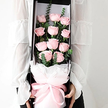 粉色愛戀-11枝雪山粉玫瑰，搭配尤加利葉