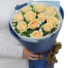 一切美好-11枝香檳玫瑰，搭配白色相思梅