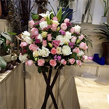 四方財氣-25朵戴安娜、10朵白玫瑰、1枝多頭百合、綠桔梗、相思梅