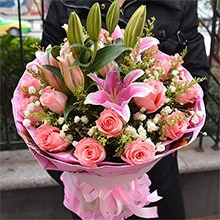 花好月圓-19枝粉玫瑰、2枝多頭粉百合，配白滿天星、情人草