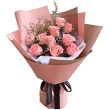 牽手幸福-11枝粉玫瑰，搭配適量情人草