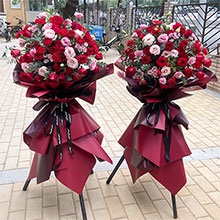 財源旺盛-35朵紅玫瑰、15枝粉玫瑰，搭配小雛菊、洋桔梗、尤加利