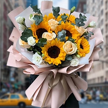 笑逐顏開-6朵向日葵、6枝香檳玫瑰，搭配洋桔梗、尤加利葉