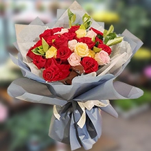 愛情韻味-33枝混搭玫瑰，間插梔子葉