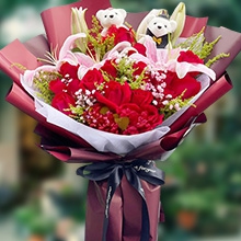 平淡的愛-19枝紅玫瑰、2枝多頭粉百合、2只小熊，搭配黃鶯、滿天星