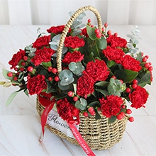慈祥的心-19朵紅色康乃馨，搭配尤加利葉、紅豆