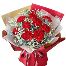 大恩不言謝-9朵紅色康乃馨，搭配尤加利葉、白色滿天星