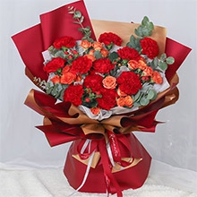 美好心愿-11枝紅色康乃馨、3枝多頭泡泡，搭配尤加利葉、紅豆