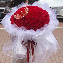 燦爛母愛-99朵紅色康乃馨、1個皇冠，白紗款