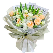 淡雅素心-11枝香檳玫瑰、2枝多頭白百合，搭配尤加利、桔梗