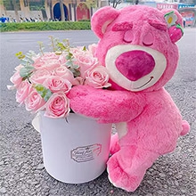19枝粉玫瑰、搭配尤加利，1個粉色草莓熊、抱抱桶（顏色隨機）
