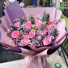 浪漫進(jìn)行曲-11朵粉玫瑰，搭配粉色滿天星、洋甘菊、尤加利葉