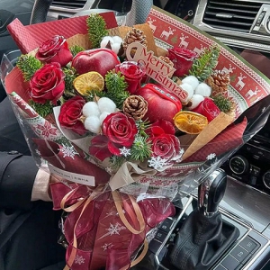 圣誕時光-9朵紅玫瑰+2個平安果，搭配松葉、松果、檸檬片、棉花等