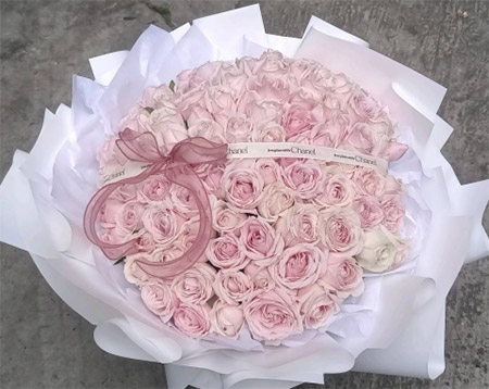 真爱永恒：结婚纪念日送什么鲜花传递情感