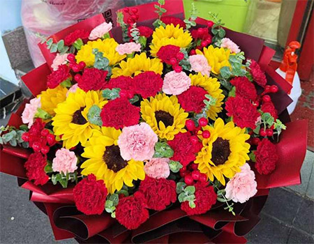 真爱永恒：结婚纪念日送什么鲜花传递情感