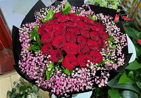 真爱永恒：结婚纪念日送什么鲜花传递情感