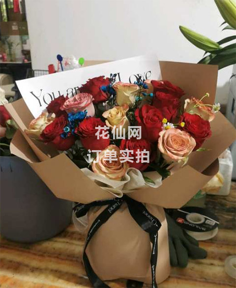 喜欢的女孩子过生日送卡布奇诺玫瑰可以吗？