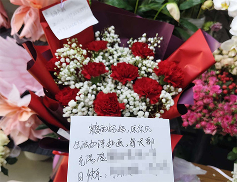 岳陽華容縣花店送80歲媽媽康乃馨花束
