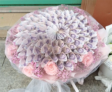 深圳龍華區(qū)花店送一束520錢花束