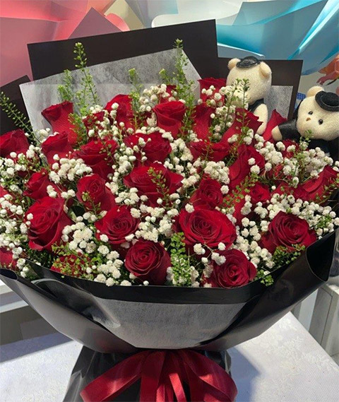 33朵紅玫瑰花束如何準(zhǔn)點(diǎn)送到獨(dú)山縣車站？